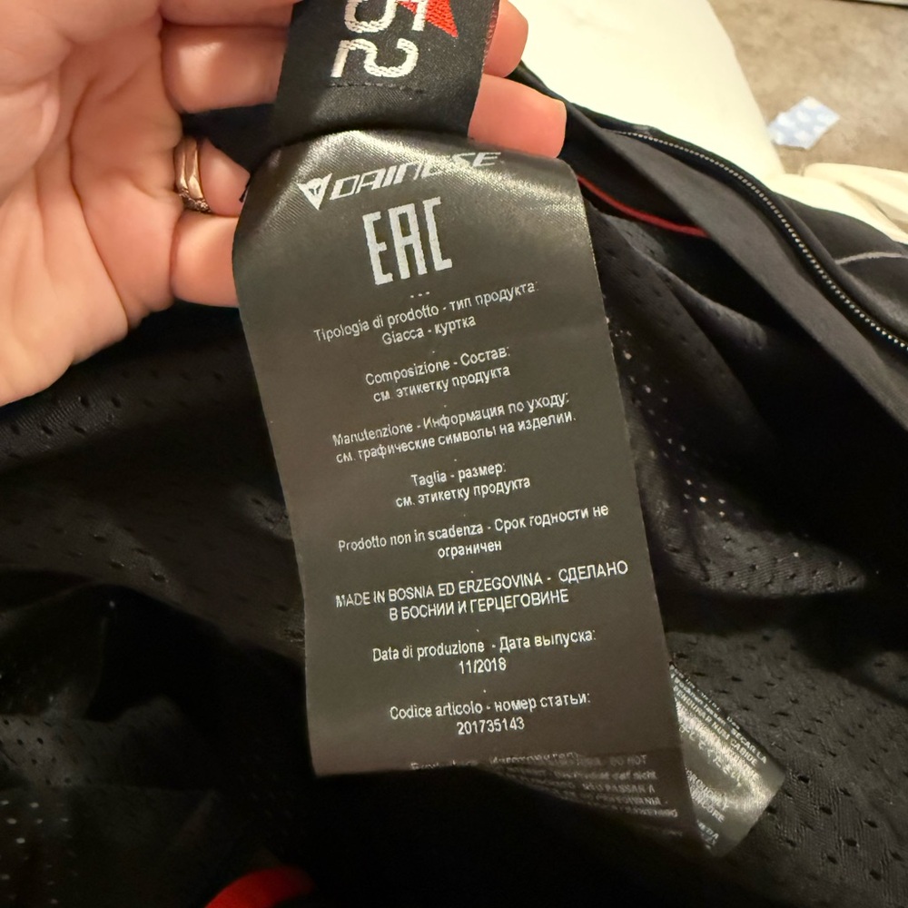 Dainese Men's motorcycle Jacket - Picture 8 of 10